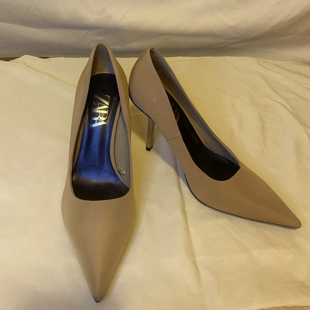 Beige/tan Zara high heels